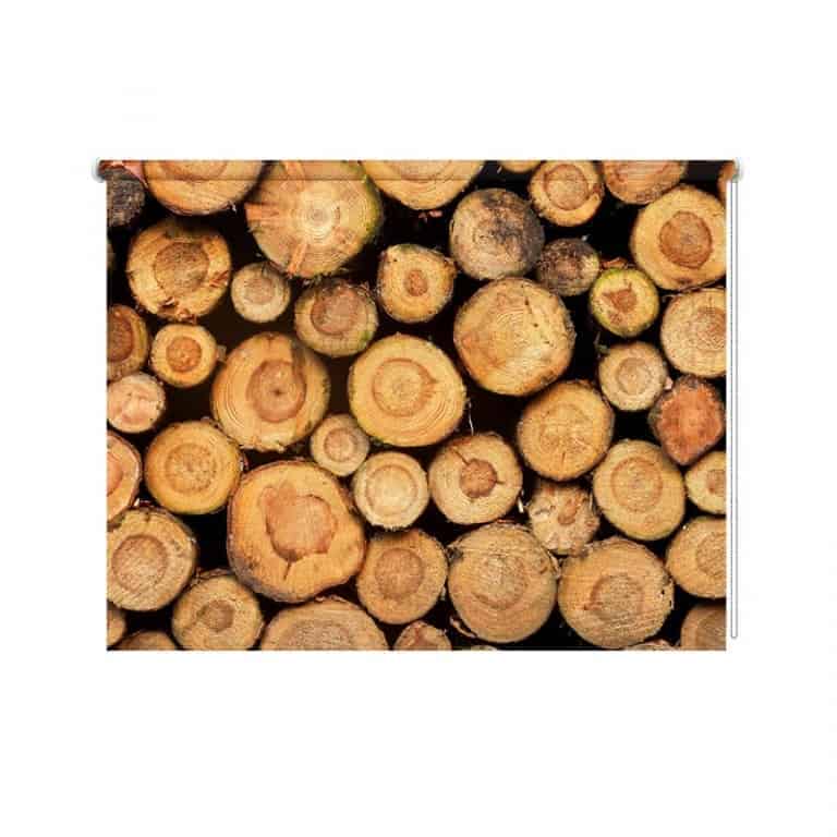 Rolgordijn gestapelde boomstammen