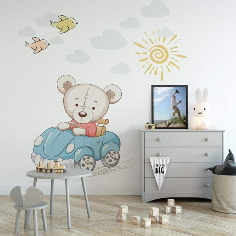 Kinderbehang beertje in de auto