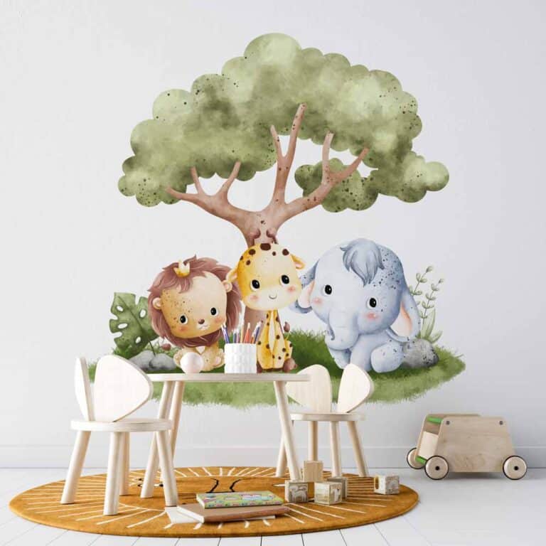 Babykamer inspiratie Kinderbehang Vrolijke dieren onder boom