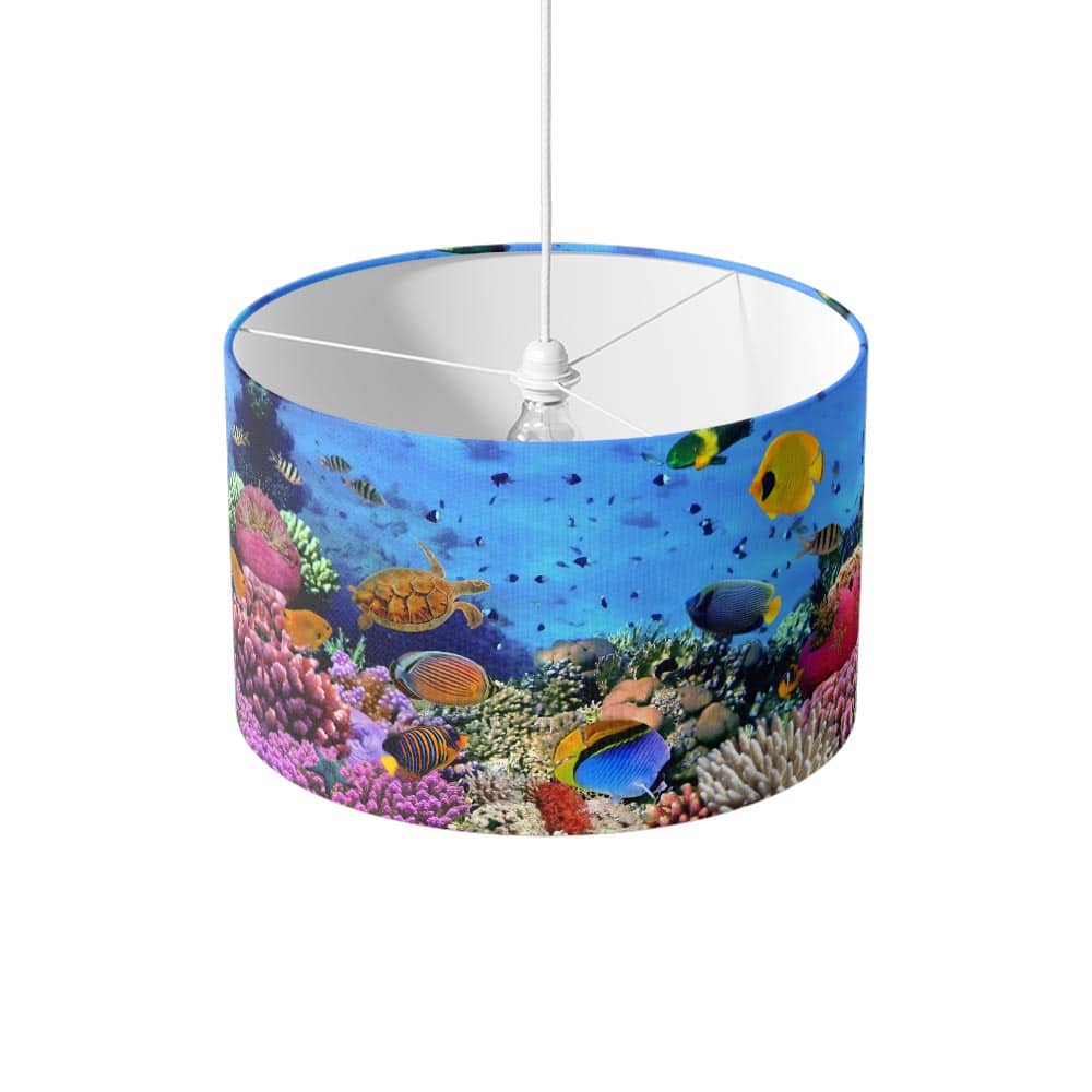 Lampenkap Drukte in het aquarium
