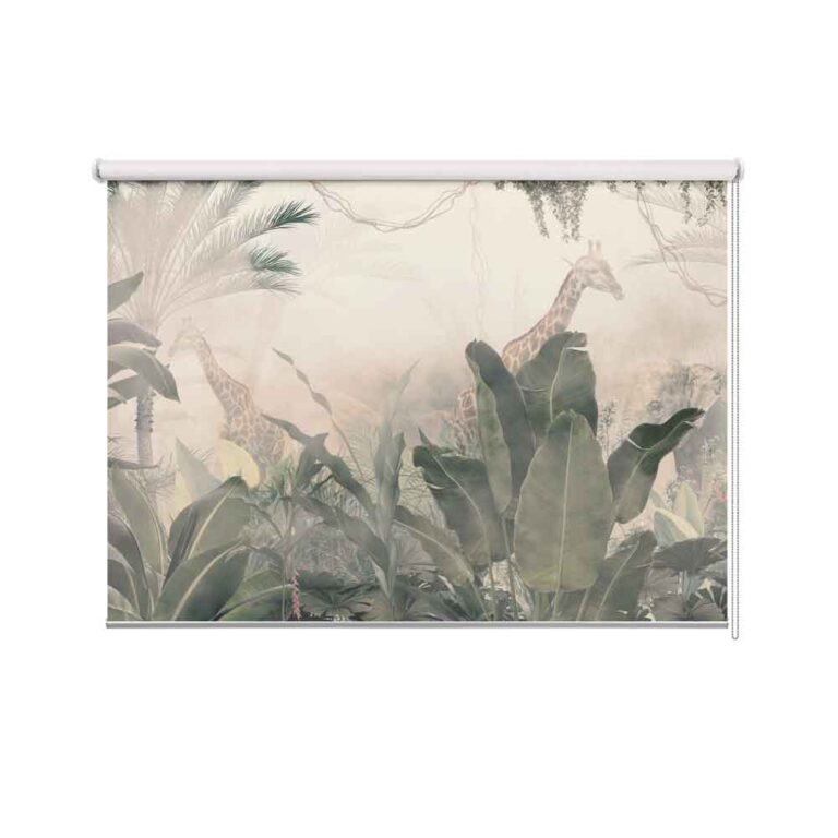 Rolgordijn Giraf olifant in mistige jungle