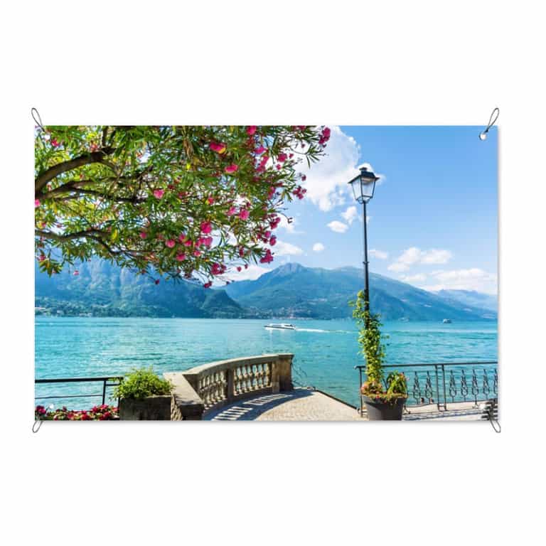 Tuinposter Wandelen langs Comomeer