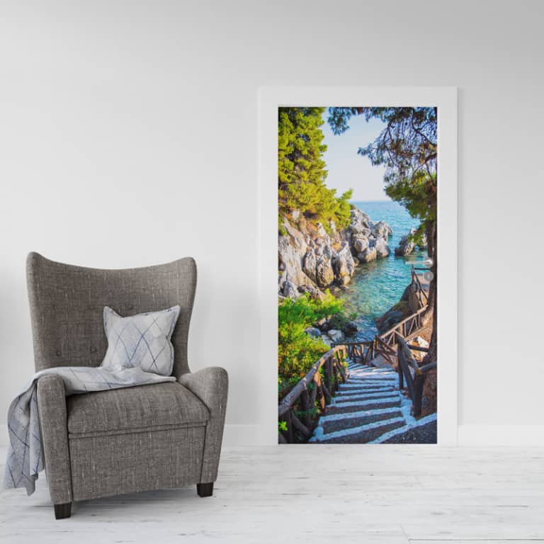 Deursticker Pad naar Mediterraanse zee