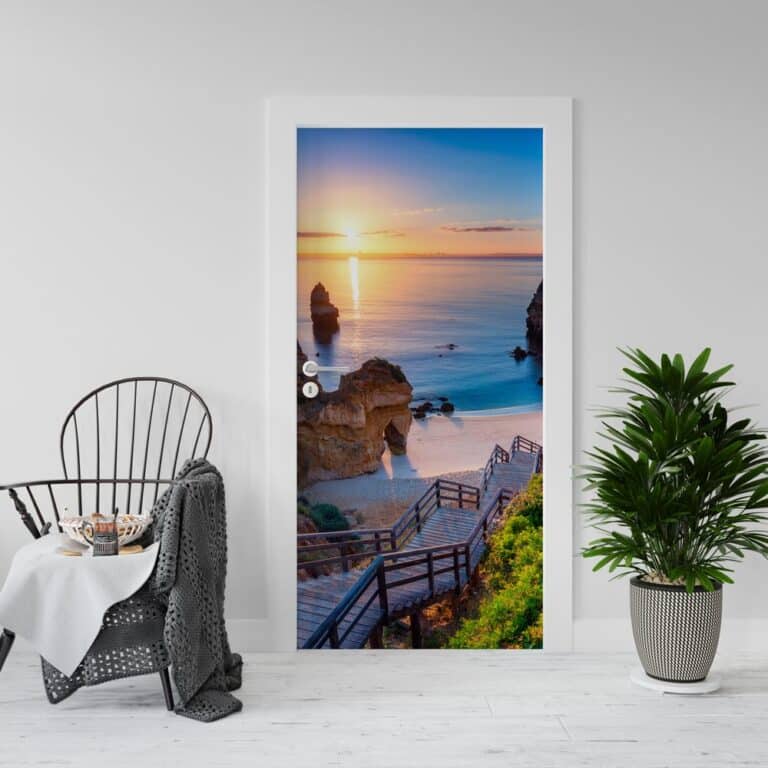 Deursticker Pad naar Mediterraans strand