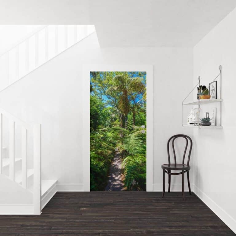 Deursticker pad in jungle