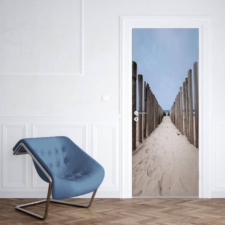 deursticker tusssen de strandpalen