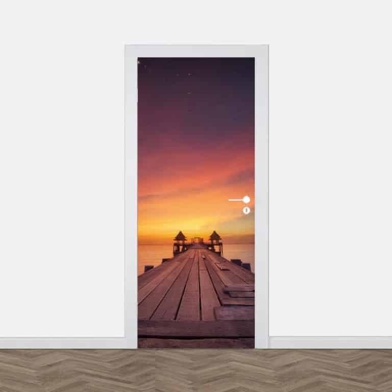 deursticker zonsondergang aan steiger