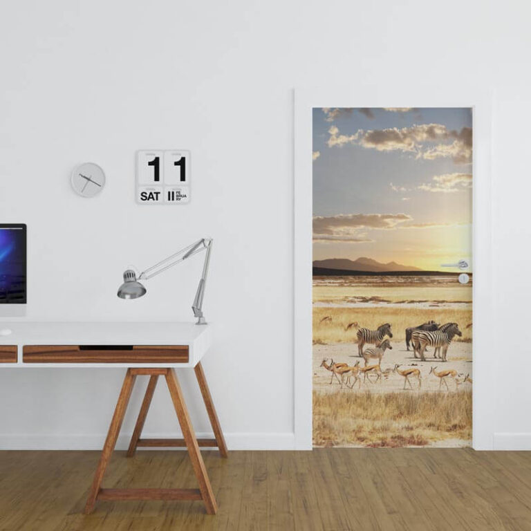 Deursticker Grazende zebra's met impala's