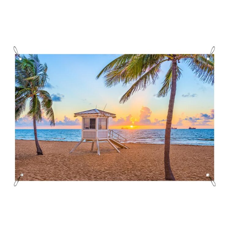 Tuinposter Strand met strandwacht